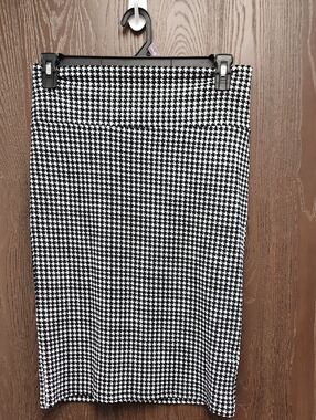 LuLaRoe Black and White Houndstooth Pencil Skirt